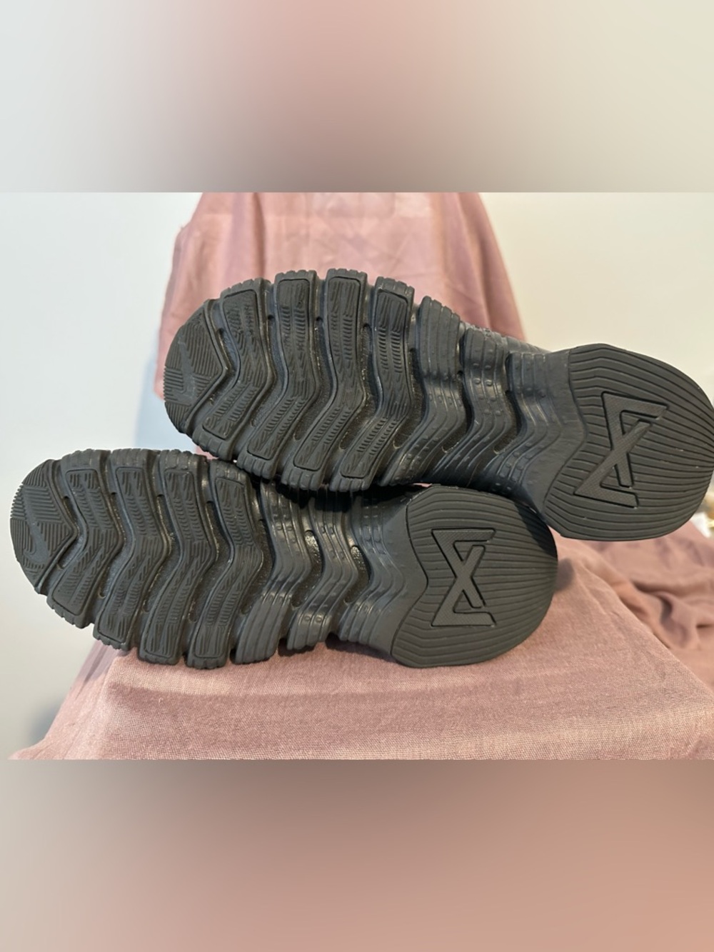 Nike Free Metcon 5 women’s Black Athletic Sneakers - Picture 2 of 6